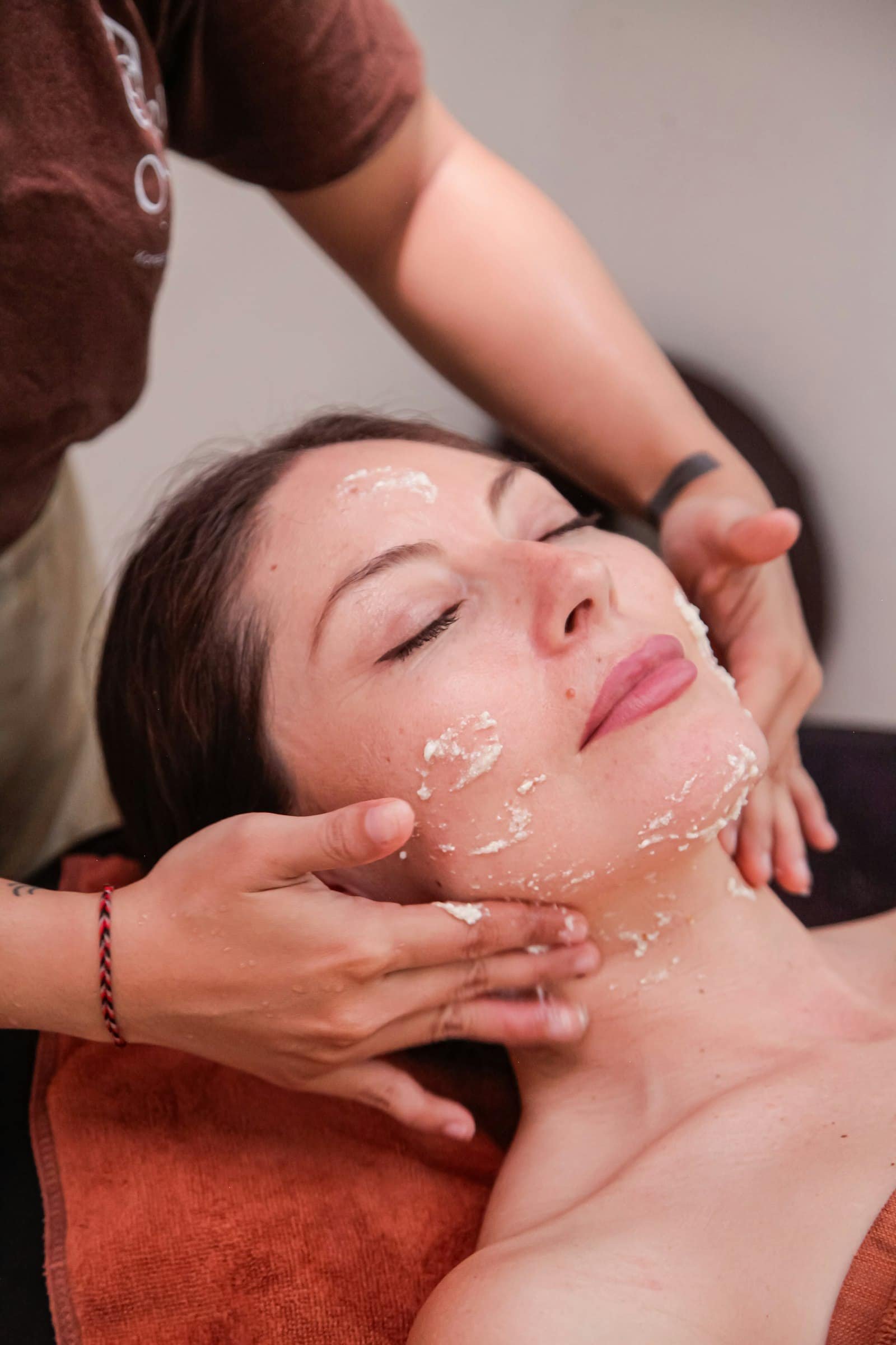 A client at ease during treatment — the IAVE experience